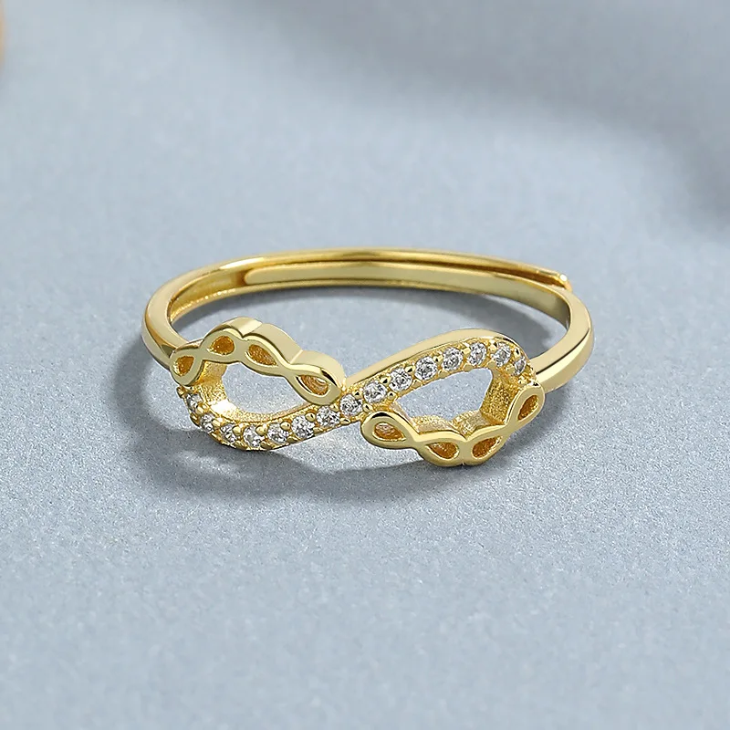 Женское кольцо из серебра 925 пробы с геометрическим рисунком