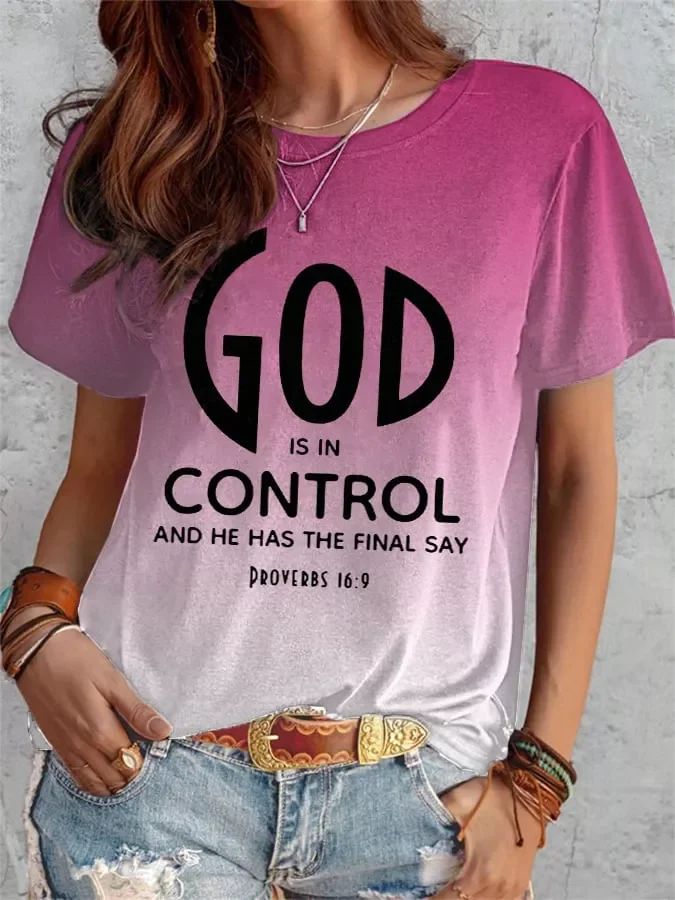 

Женская футболка с градиентом «Бог в управлении»