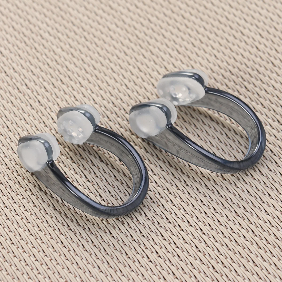 

2Pcs Swimming Nose Clips, Silicone Nose Protectors, Swimming for ( Black, 3. 5x2x1. 5CM )