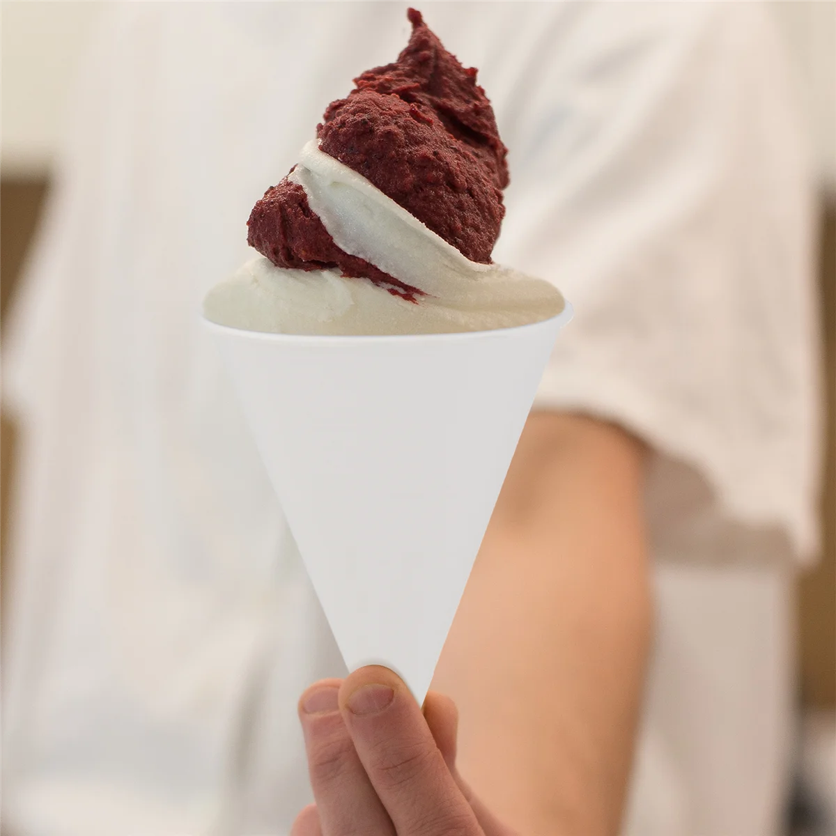 Конические стаканы из белой бумаги конические для снега герметичные бумажные с