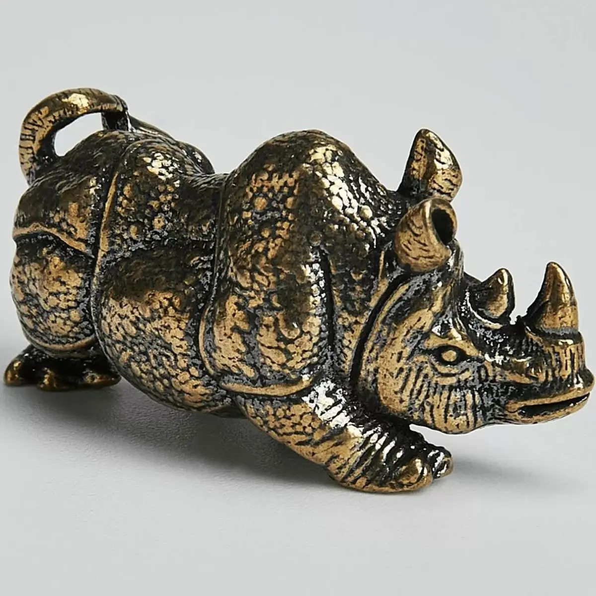 Brass made old rhinoceros ornaments, home tabletop decorations, retro solid tea pets, tea toys, mini handle pieces
