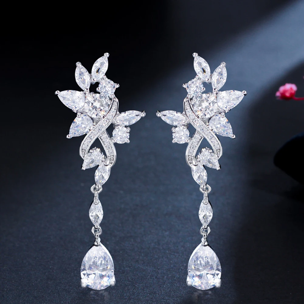 

BeaQueen Elegant Water Drop Engagement Wedding Earrings for Women Shiny White Crystal CZ Stones Banquet Dinner Jewelry Gift E453