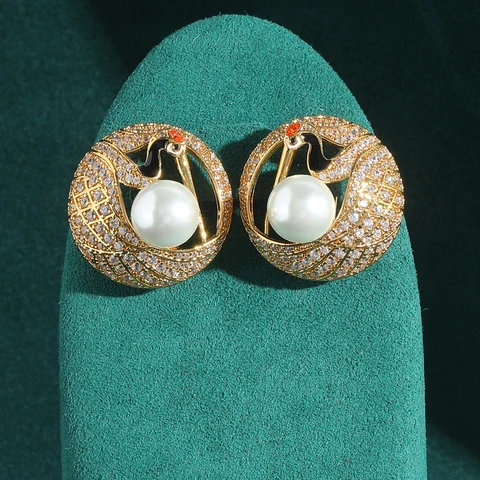 Золотые серьги-гвоздики LOVE GREEN LIVE GREEN с жемчугом и журавлем