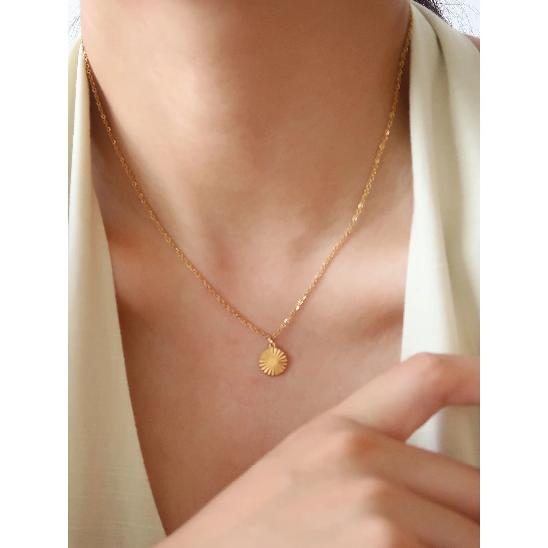 

ARADOO Light Luxury Small Round Brand Titanium Steel Plated 18K Gold Pendant Necklace Light Round Pendant