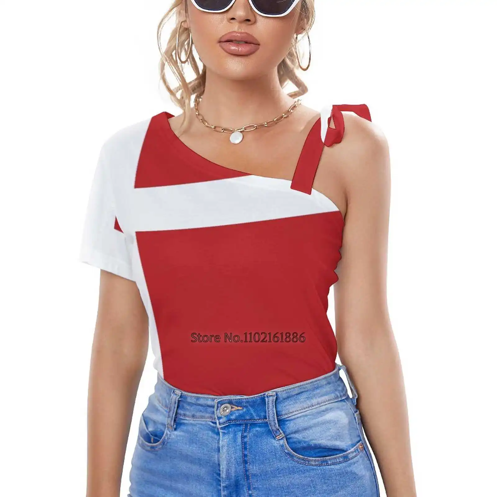 Женская футболка с V-образным вырезом и датским флагом |