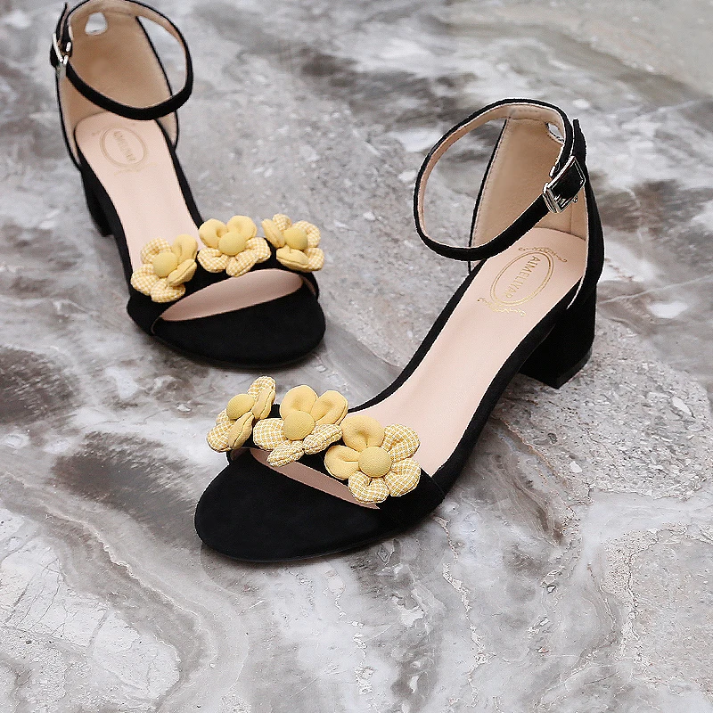 

Summer New Black Thick Heel Commuting Women's Shoes One-line Buckle and Exposed Toe Light Yellow Flower Student Daily Sandals