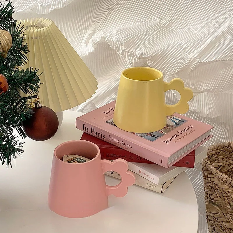 

Korean Style Design Flower Handle Large Capacity Milk Yellow Creative Coffee Mug Coffee Latte Cup Christmas Gift New 2022