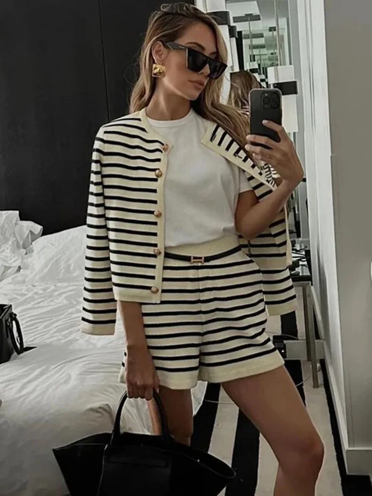 Женский полосатый кардиган на пуговицах