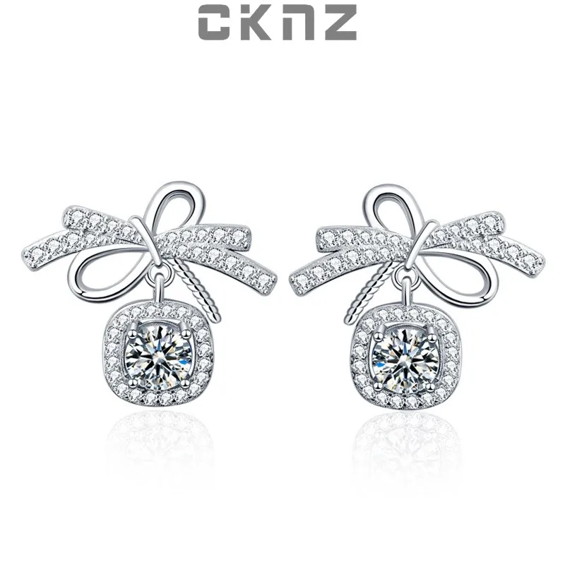 

Женские серьги-гвоздики из серебра 0,5 пробы, с муассанитом 925 карата