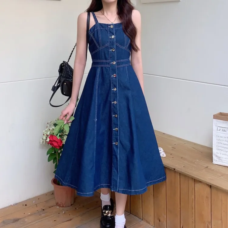 

Женское джинсовое платье-трапеция средней длины, повседневное однобортное платье из денима в Корейском стиле на тонких бретелях, с поясом н...
