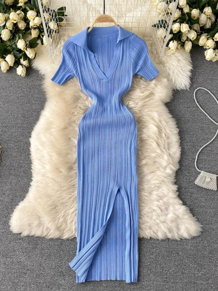 Платье женское летнее трикотажное с отложным воротником и разрезом