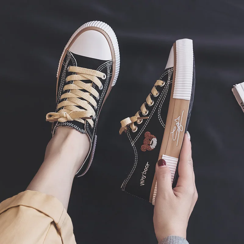 Little Bear Embroidery Low Top Canvas Shoes for Women Fashion Skate Shoes Flat Bottom Breathable Canvas Shoes for Women Sneakers