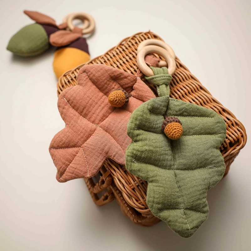 

Детские деревянные кольца-грызунки, в форме листьев, сосны