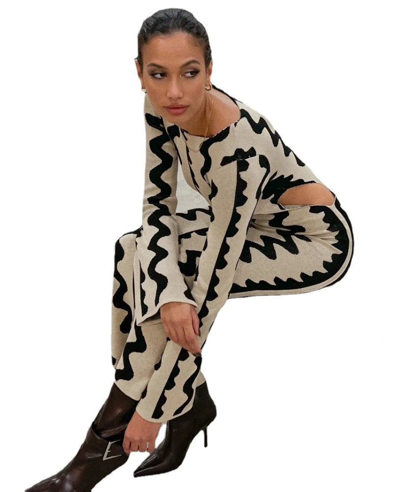 

Женское трикотажное платье-макси с длинным рукавом