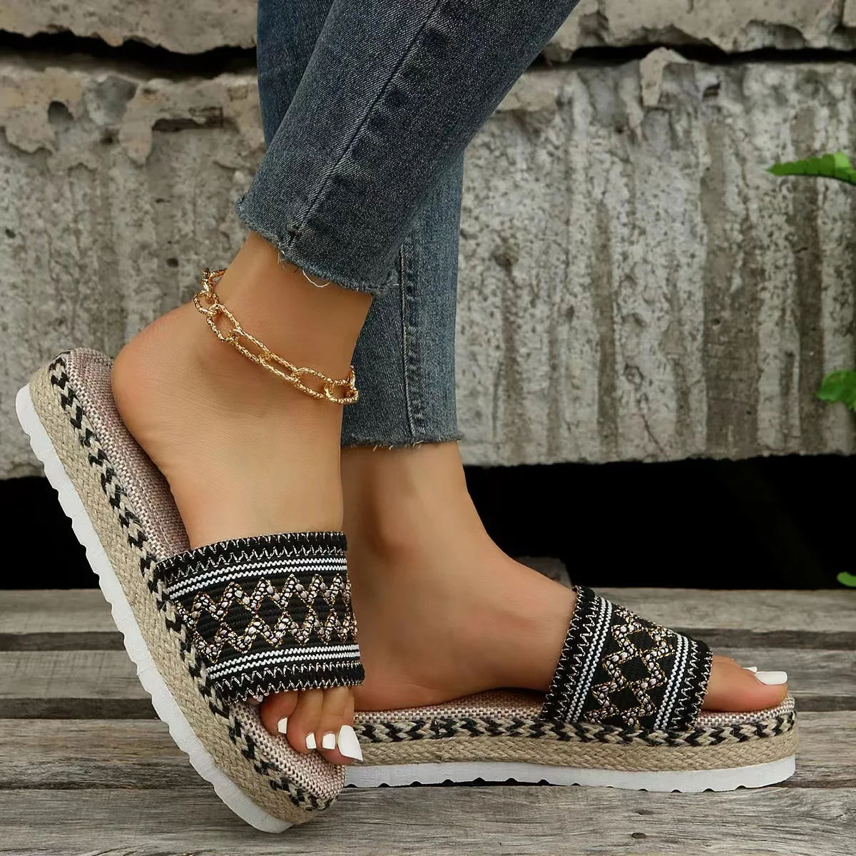 Women Slippers Bohemian Platform Slider Sandals For Women Summer Round Toe Beach Slippers Female Outdoor Slip-on Flat Slipper