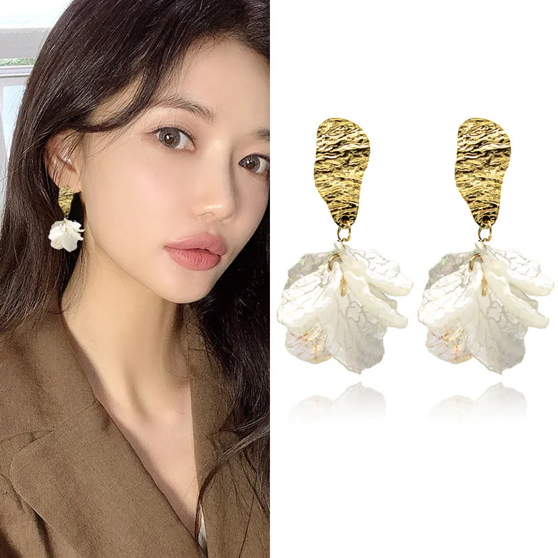 

Gold Plated New Fashion Design Irregular Acrylic Petal Flower Dangle Earrings Trendy Women's Jewelry