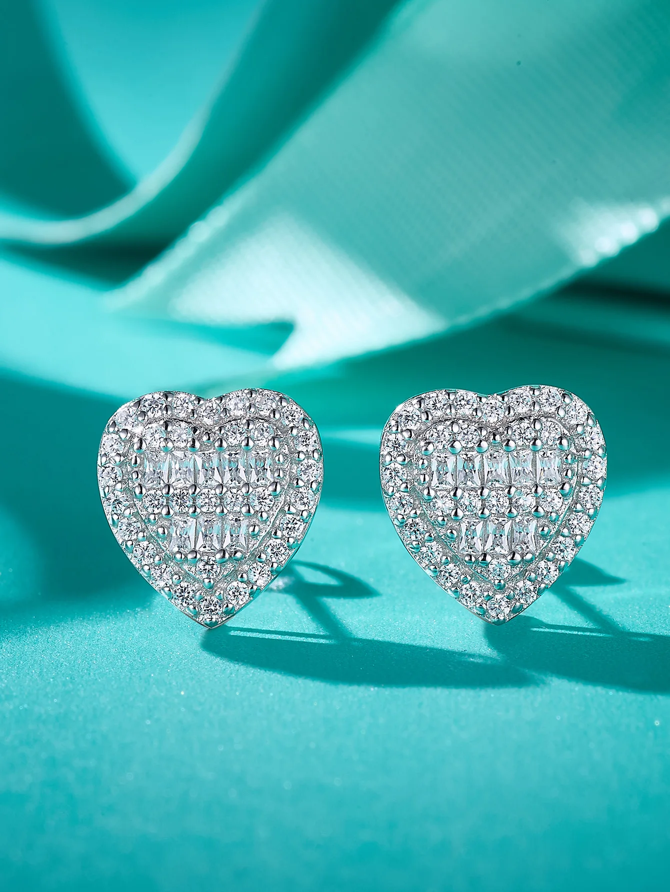 Серьги-гвоздики в форме сердца серьги Moissiante женские с муассанитом из