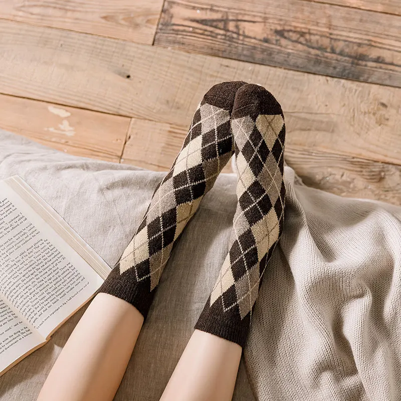 High Quality Vintage Wool Cotton Socks New Fashion Thermal Socks Women Winter Warm Thick Fluffy Breathable Geometric Girls Socks