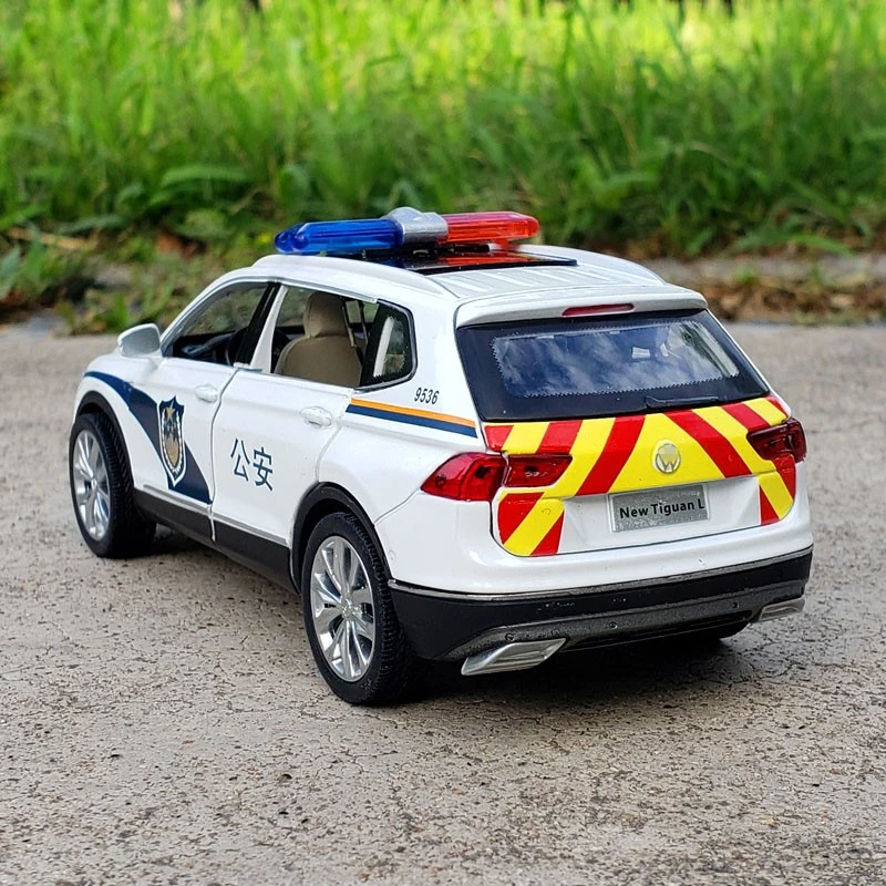 

1:32 Tiguan L Alloy Car Model Diecasts Metal Toy Police Car Model High Simulation Sound and Light Collection Childrens Toys Gift