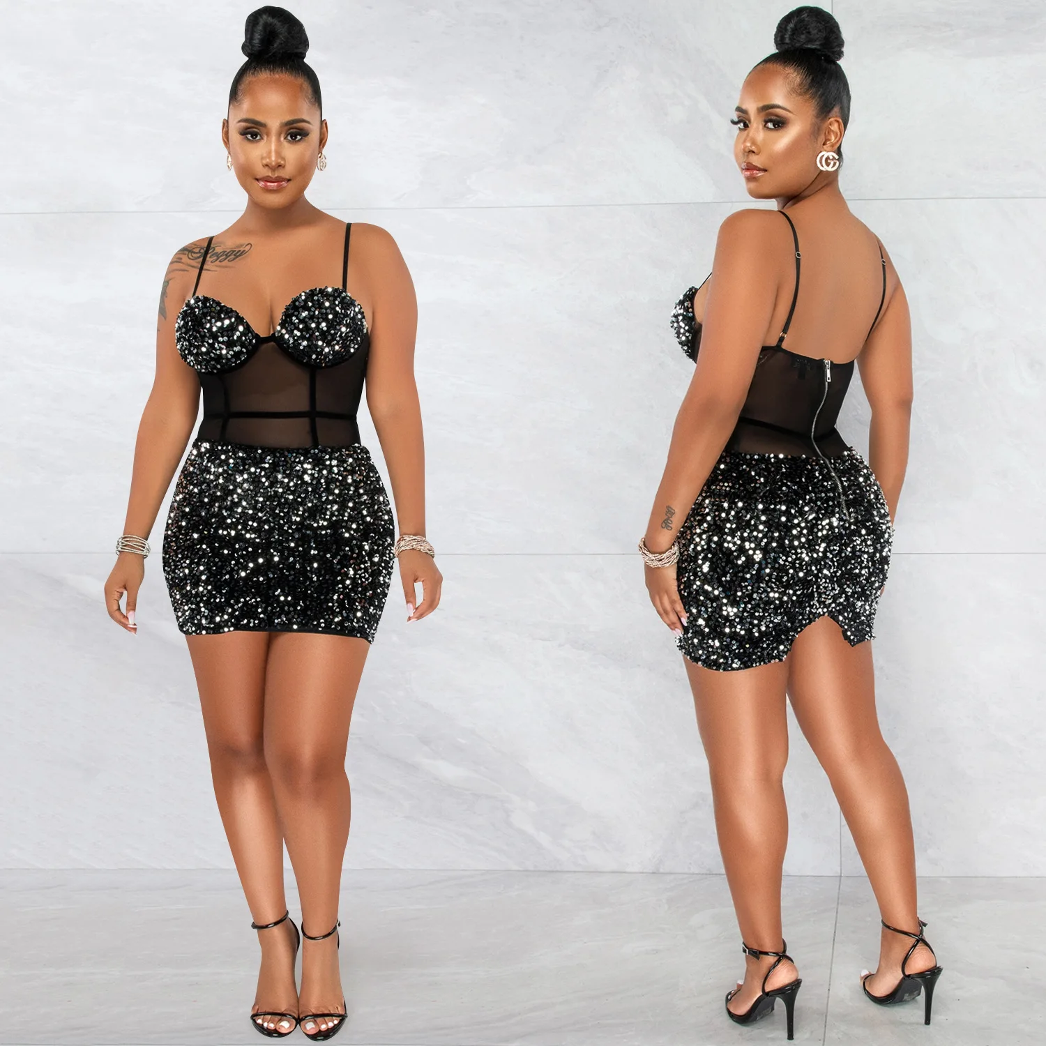 Женское облегающее мини-платье с открытой спиной и блестками |