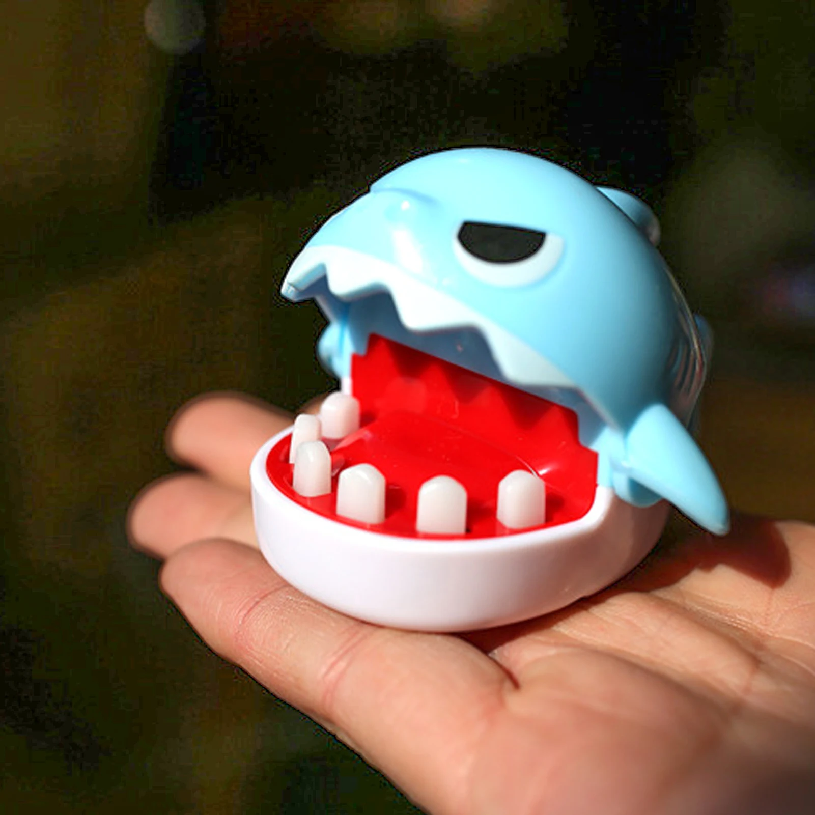 S/L Имитация крокодиловых зубов искусственная Акула кусающий палец брелок игры