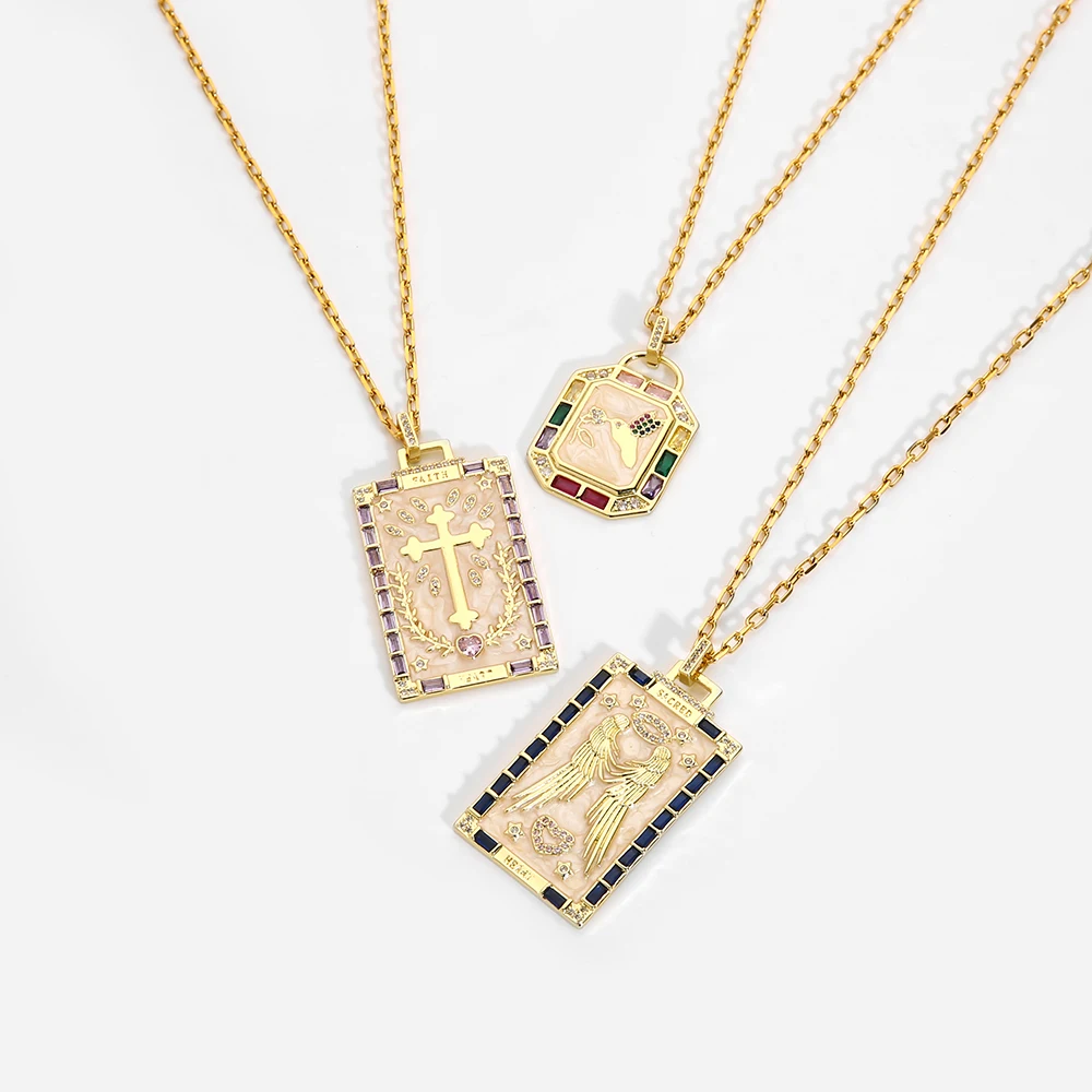 

2022 Fashion Jewelry Green Colored Zirconia Necklace Square Angel Cross Pattern Pendant Necklace Fashion Popular Jewelry Gifts