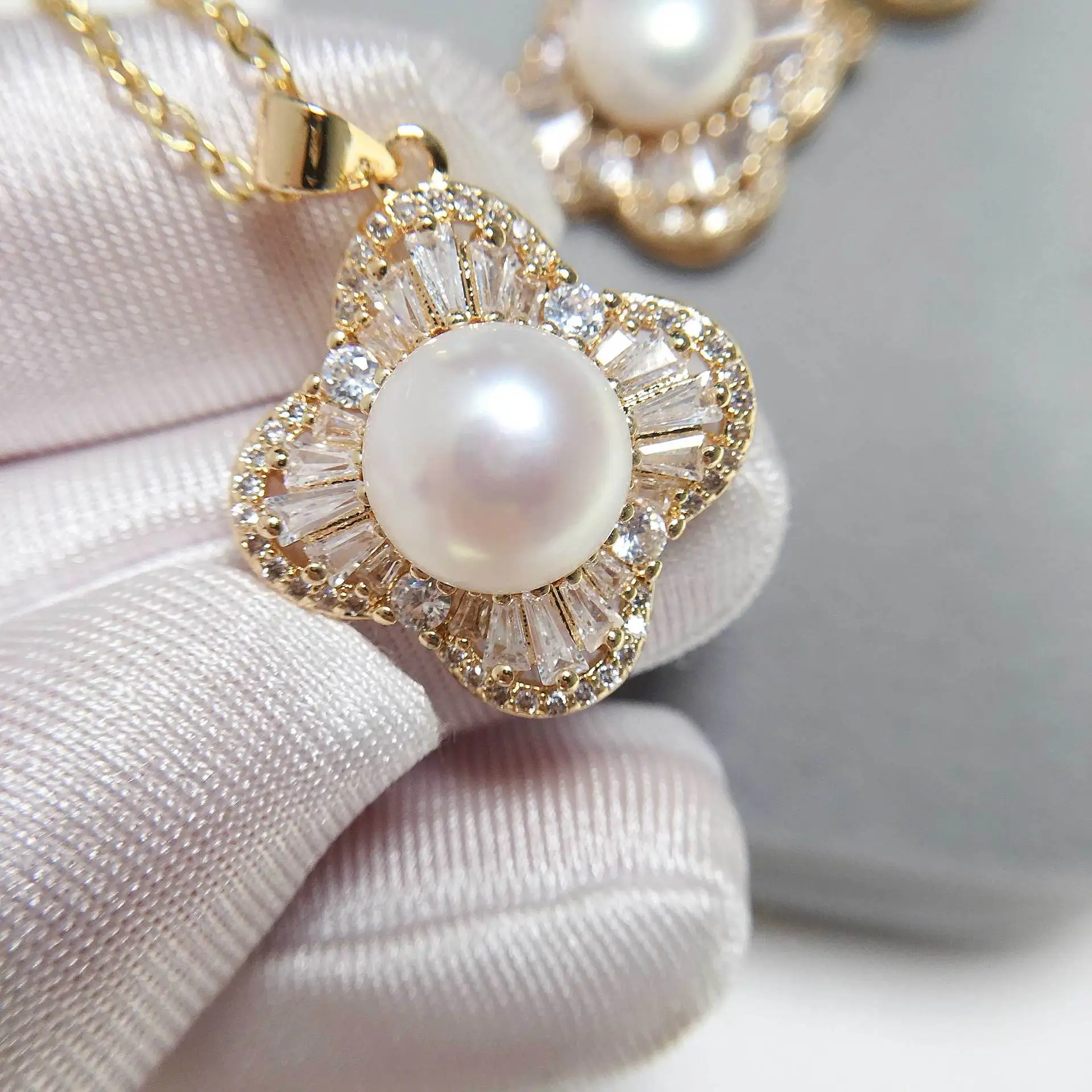 

Nautral baroque pearl ring zircon circle earrings and nacklace