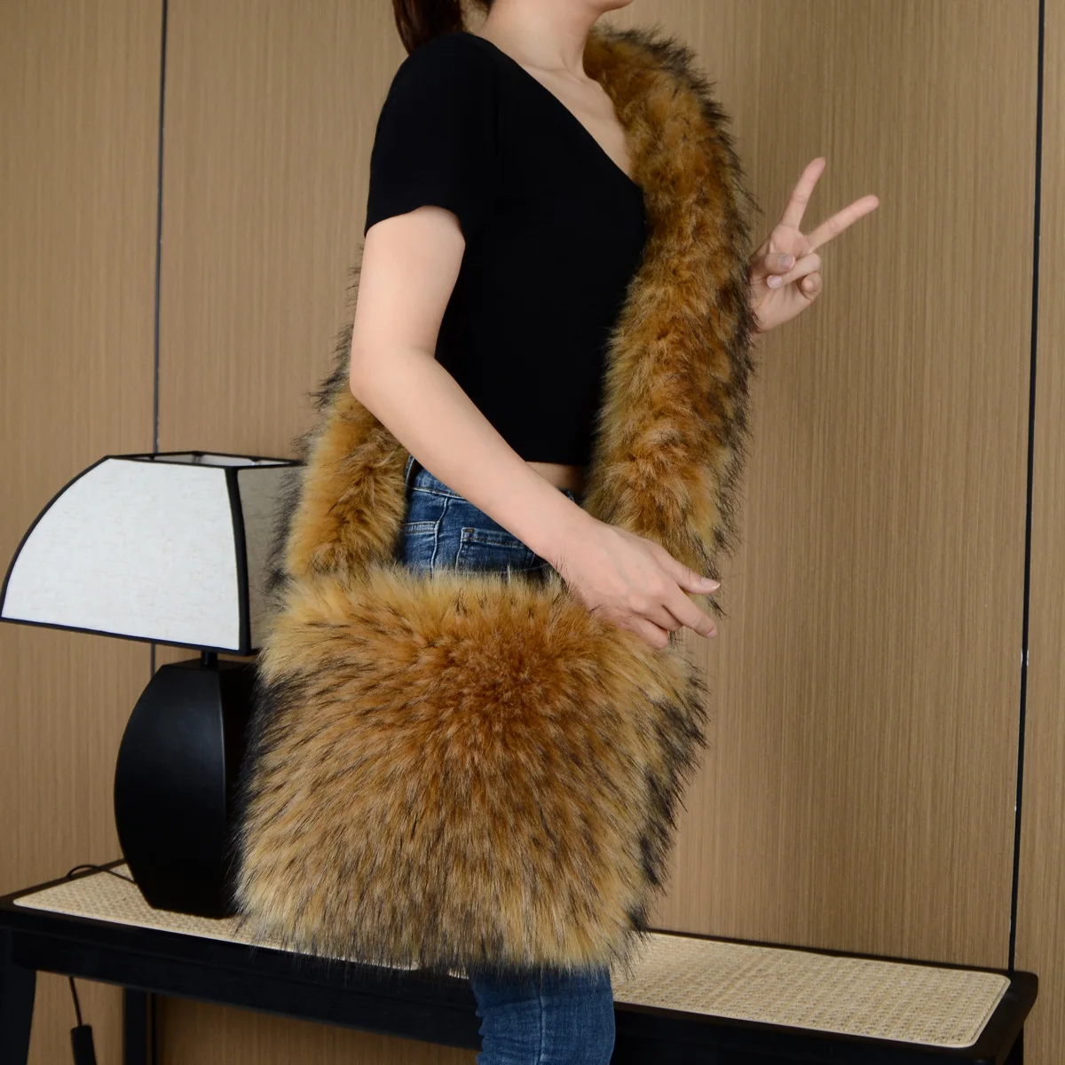 

Y2K Faux Fur Women Crossbody Bag Designer Soft Fluffy Lady Shoulder Bags Fashion Large Capacity Female Handbag Winter Big Purses
