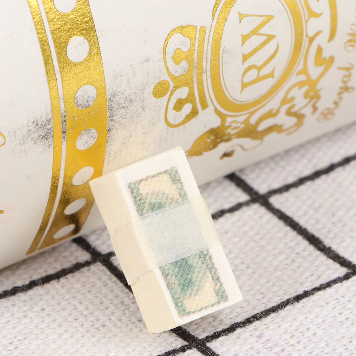 

2 Bundle/200 Pcs Simulated Dollar Micro Decors for Desktop