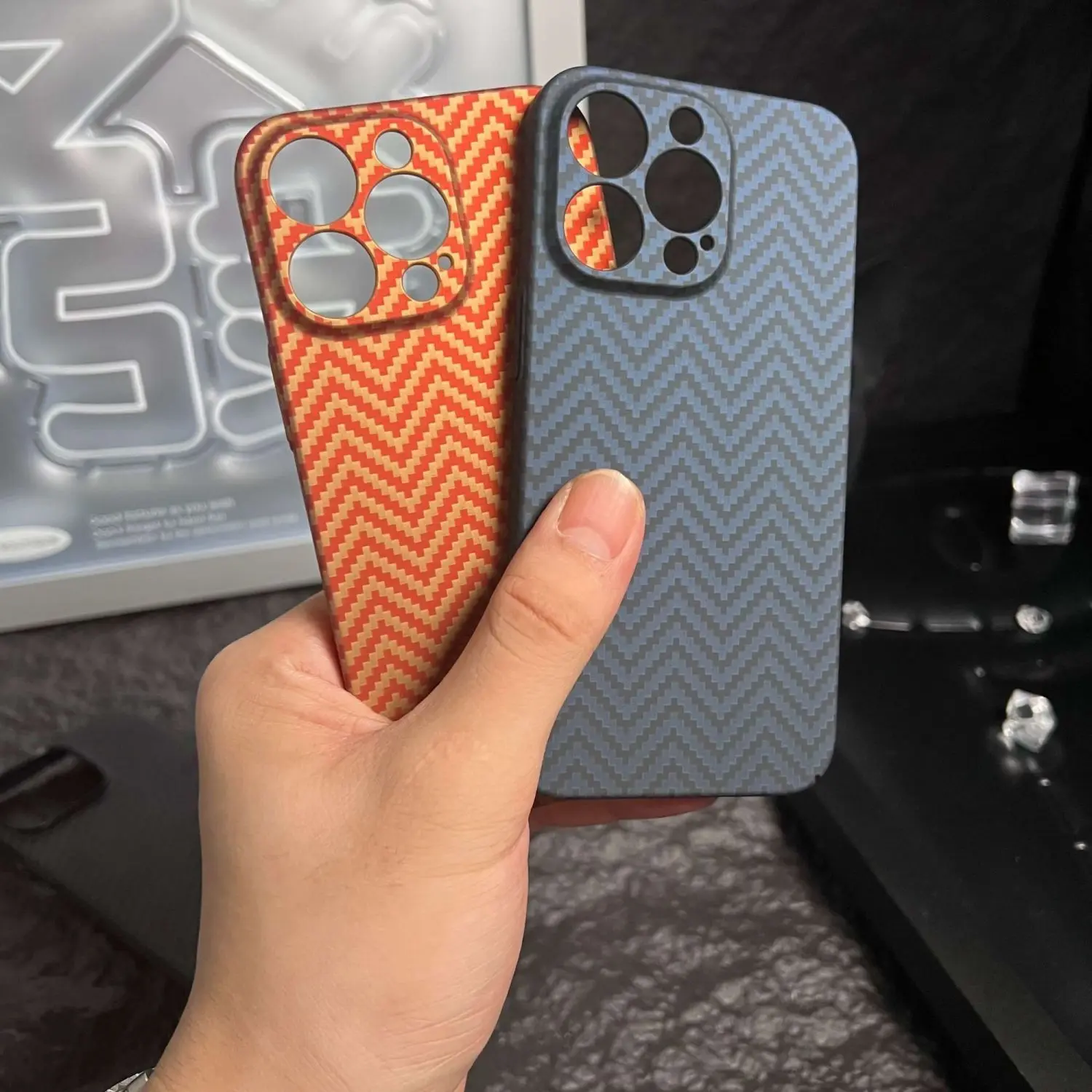 

For iphone13promax 12 11 series personality creative carbon fiber W texture All-inclusive fall proof mobile phone case