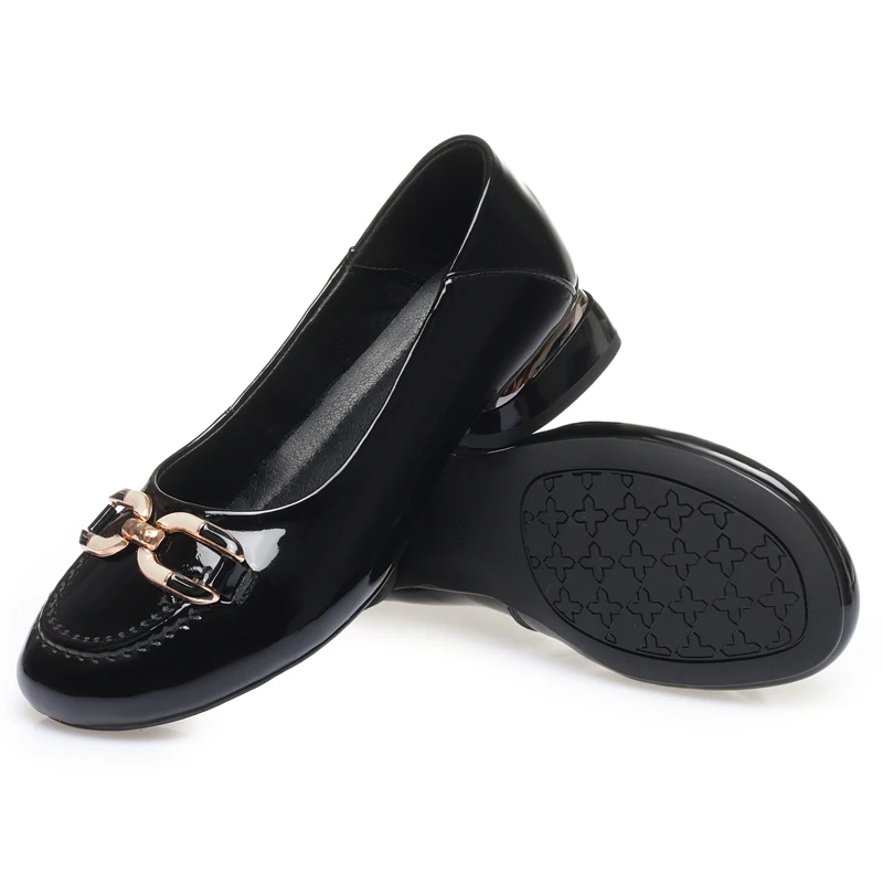 AIYUQI Peas Shoes Women Non-slip Large Size 41 42 43 Shallow Mouth Women Spring Shoes Middle-aged Patent Leather Women Shoes