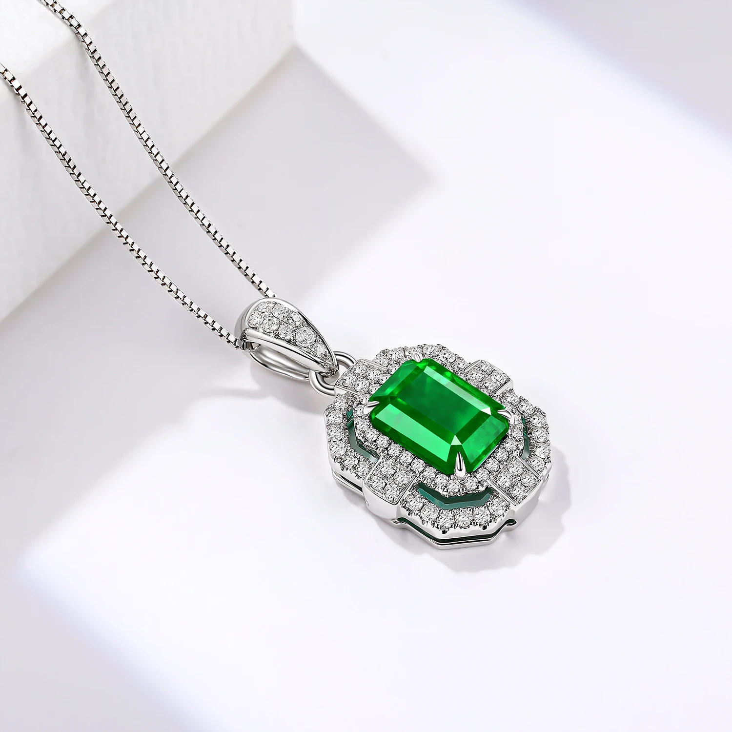 Рисунок 4 - Винтажная бижутерия AU750