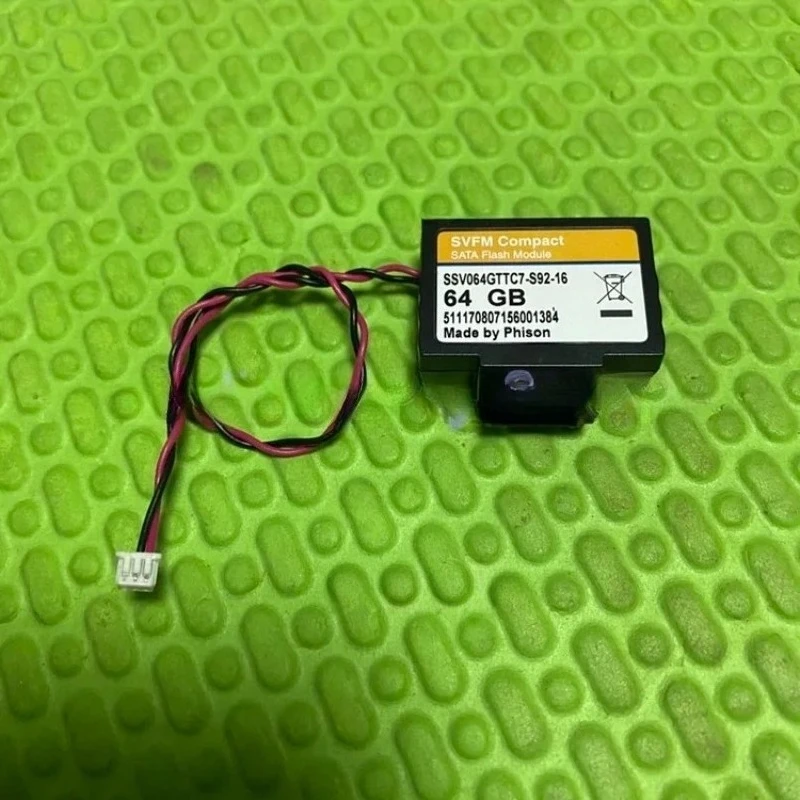 Фото Б/у твердотельный накопитель TH58TFG9DFKBA8K 64G SVFM SATA Flash Phison Satadom в наличии №1