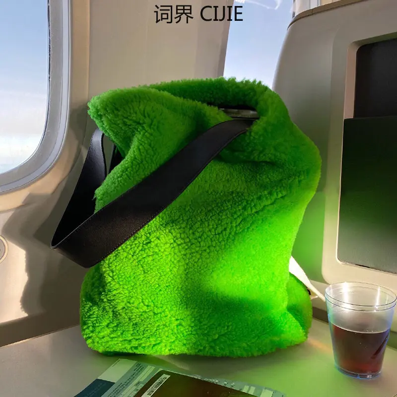 

CIJIE Green Plush Lamb Wool Bag One Shoulder Crossbody Bag Female Fur Bucket Bag