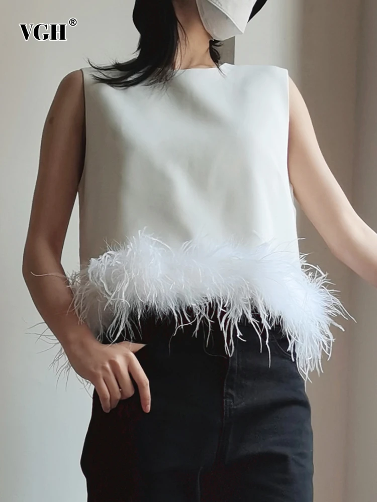 

VGH White Chic Patchwork Feather Vests For Women Round Neck Sleeveless Loose Casual Tank Tops Female Fashion New Clothing 2022