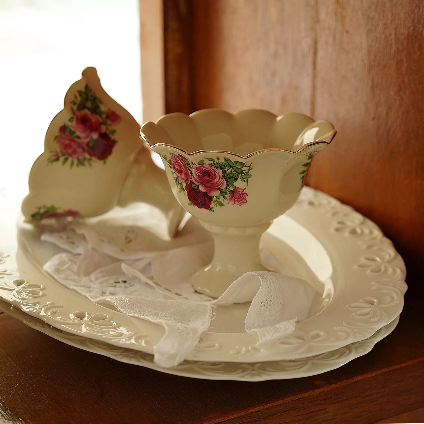 

Rose gold edge ceramic high foot ice cream cup yogurt bowl afternoon tea fruit dish Vintage pudding cup
