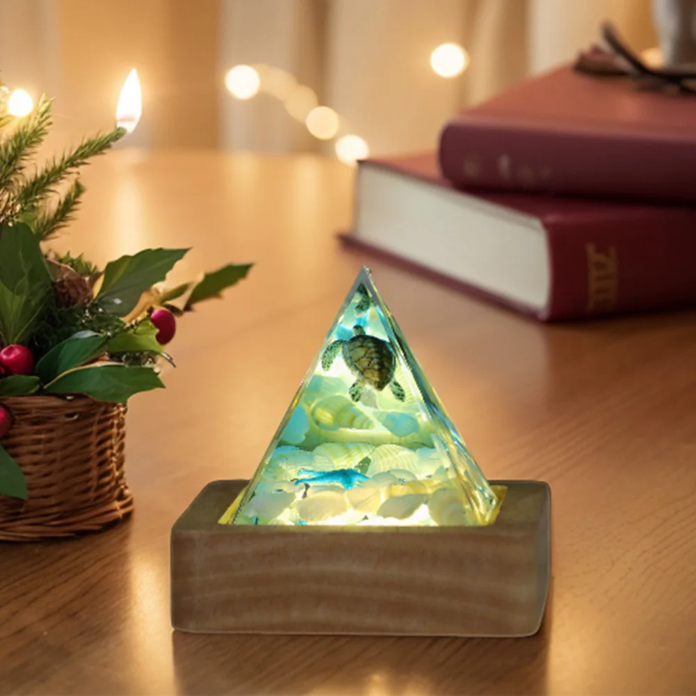 Настольная лампа в виде пирамиды из смолы 5 см