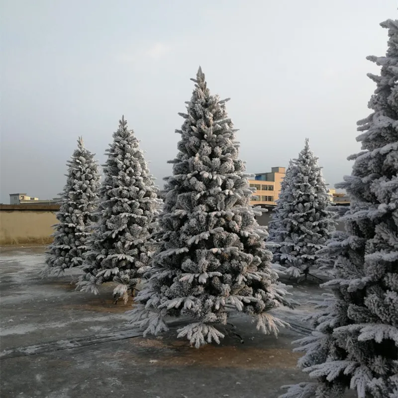 Рождественская елка из полиэтилена с потертостями металлической подставкой для