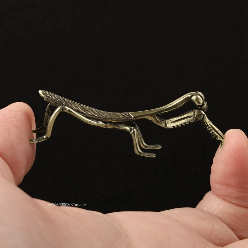 

Миниатюрная медная статуэтка богомола