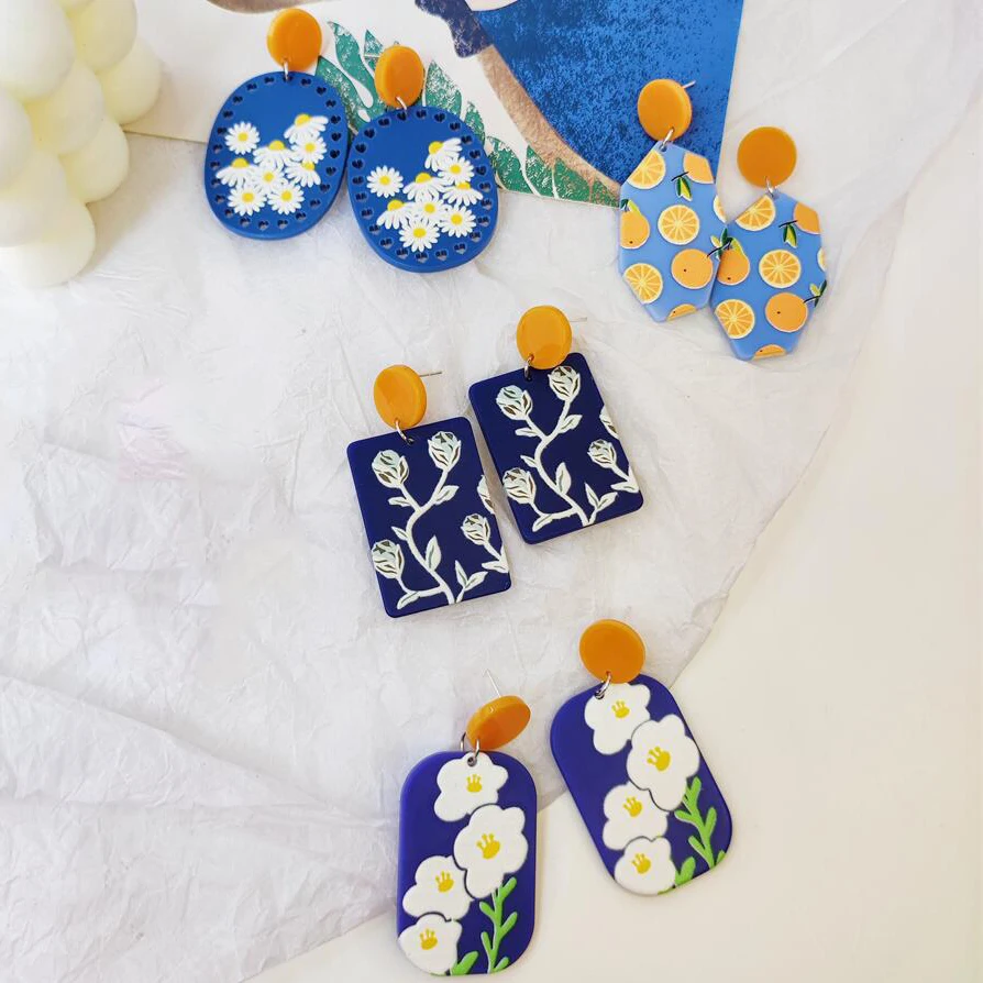 

INS Summer Small Blue White Daisy Flower Stud Earring for Women Holiday Romantic Cute Acrylic Jewelry Wholesale Pendientes Mujer