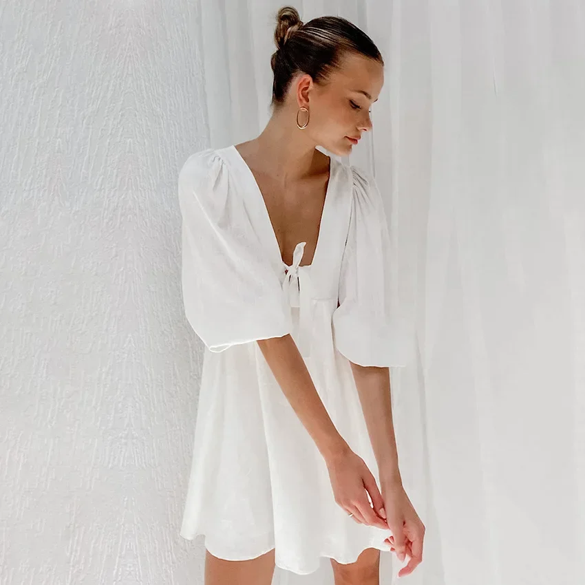 

Платье-мини из хлопка и льна, с V-образным вырезом и коротким рукавом