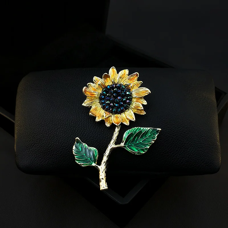 

Elegant Vintage Sunflower Brooch Women's High-End Flower Pin Suit Clothes Accessories Luxury Neckline Corsage Rhinestone Jewelry