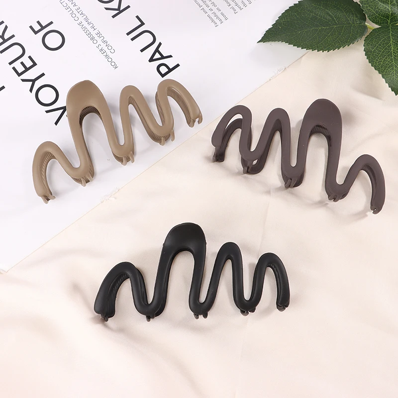 

Geometric Design Frosted Wave Shape Crab Claw-Style Hairpin Female Special-Shaped Disc Hair Strong Non-Slip Big Grasping Clip