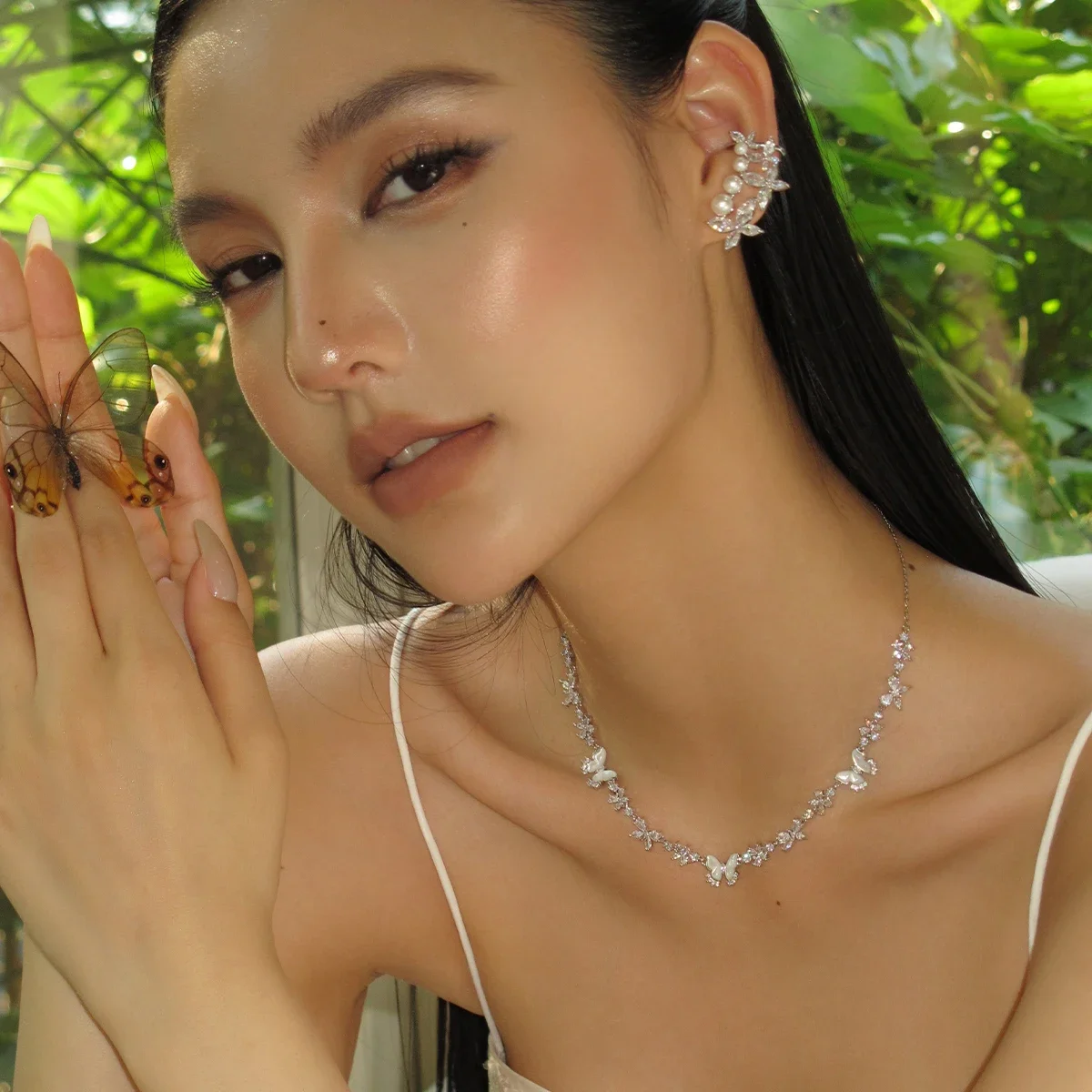 Белое ожерелье с бабочкой JIANIYADI