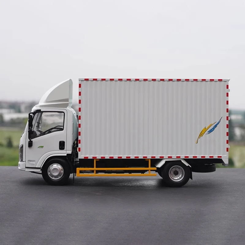 Литый под давлением масштаб 1:18 Крылатый фургон модель автомобиля из сплава