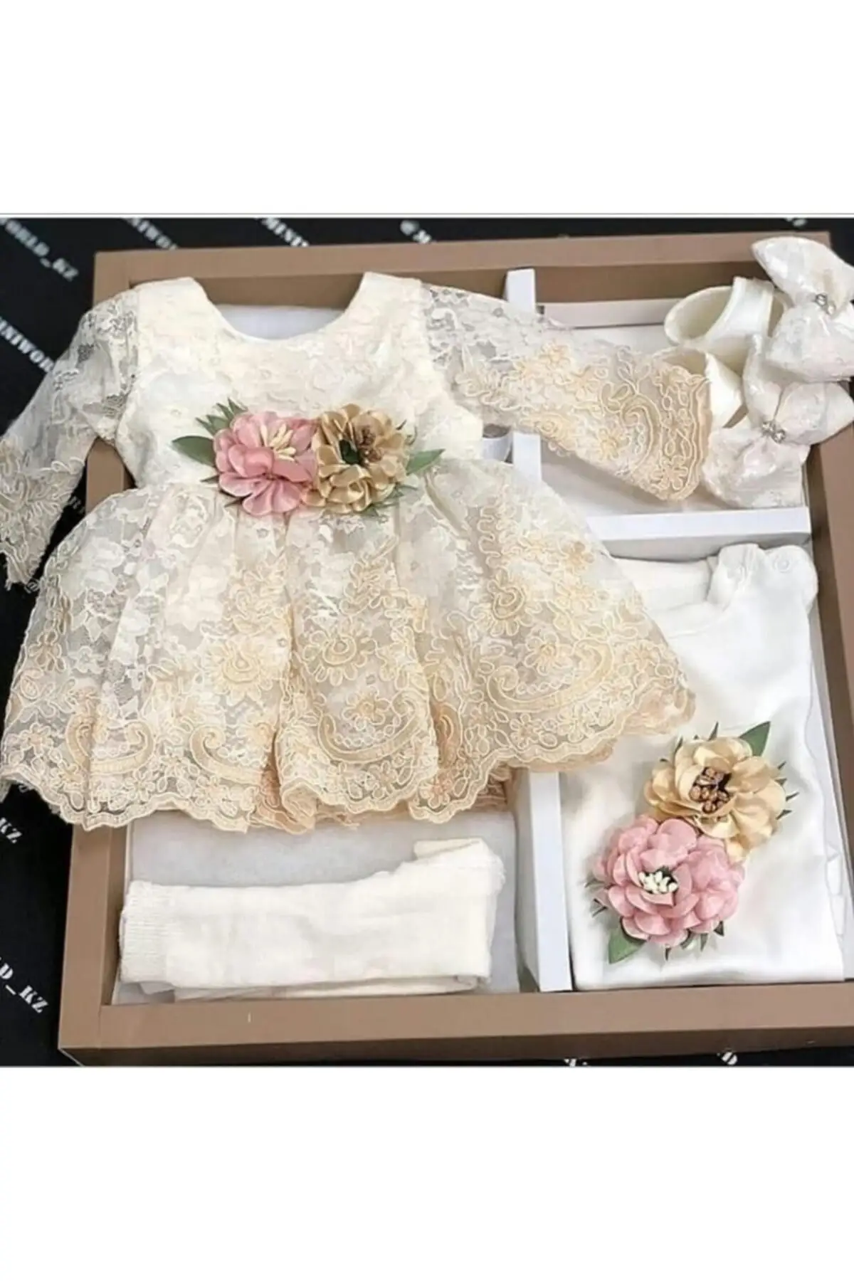 

Платье для маленьких девочек с французским кубом и кружевом