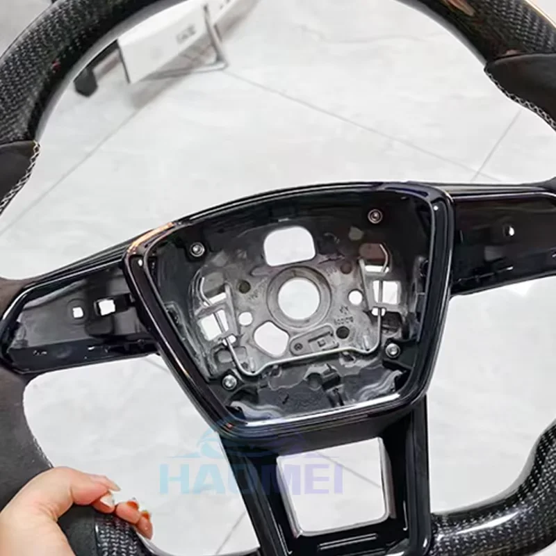 Фото Подходит для Audi A6 A7 C8 RS6 2019-2025, акриловая накладка на руль, совместима с материалом Alcantara. №2