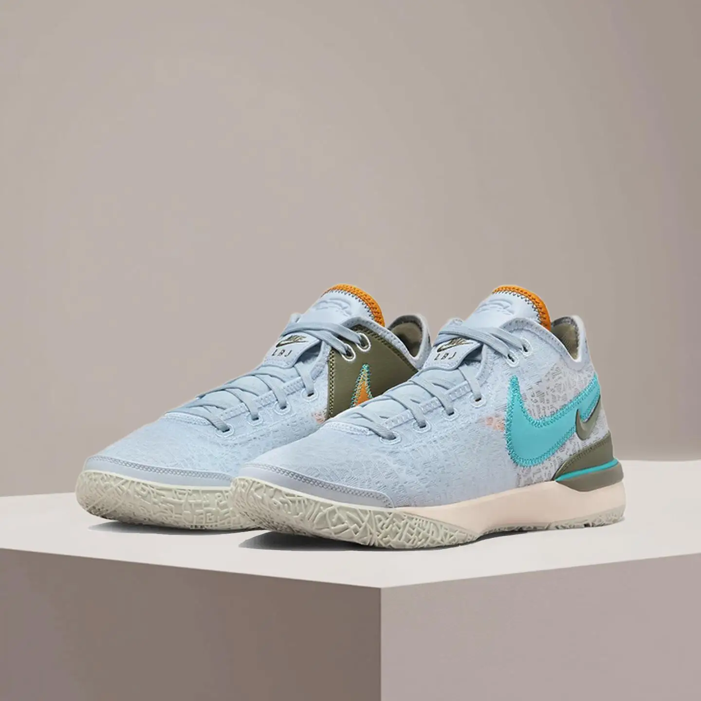 Фото Баскетбольные кроссовки Nike Zoom LeBron NXXT LeBron Fashion — нескользящие, прочные, с амортизацией, долговечные DR8788-400 №1