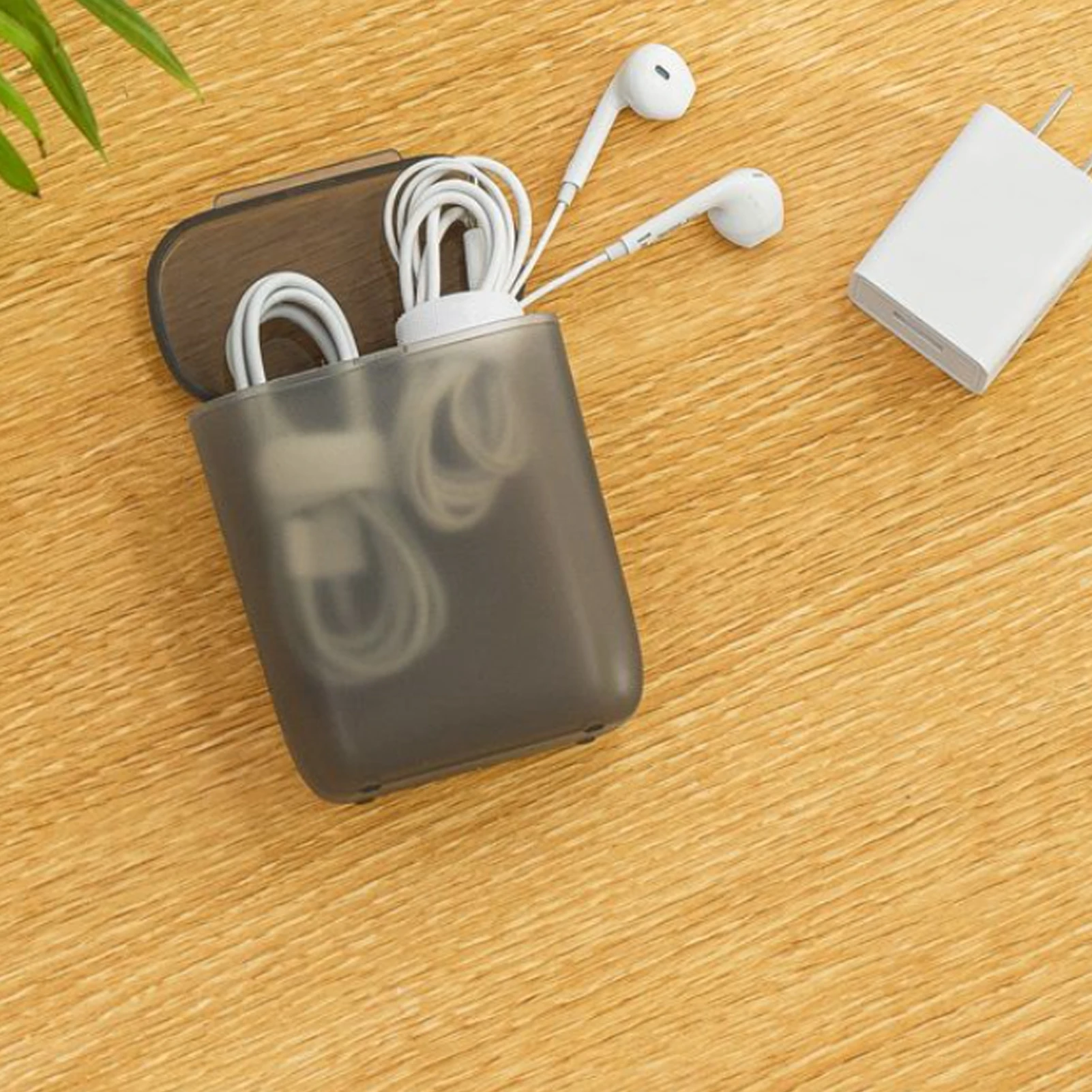 

Прозрачная матовая пластиковая мини-коробка для хранения, простой стиль, легкий Органайзер с крышкой для зарядного устройства и кабеля для ...