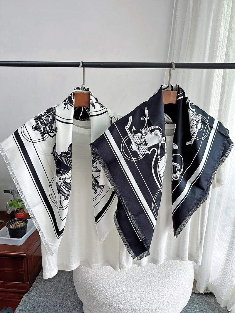 Рисунок 4 - Женский шёлковый шарф-шаль